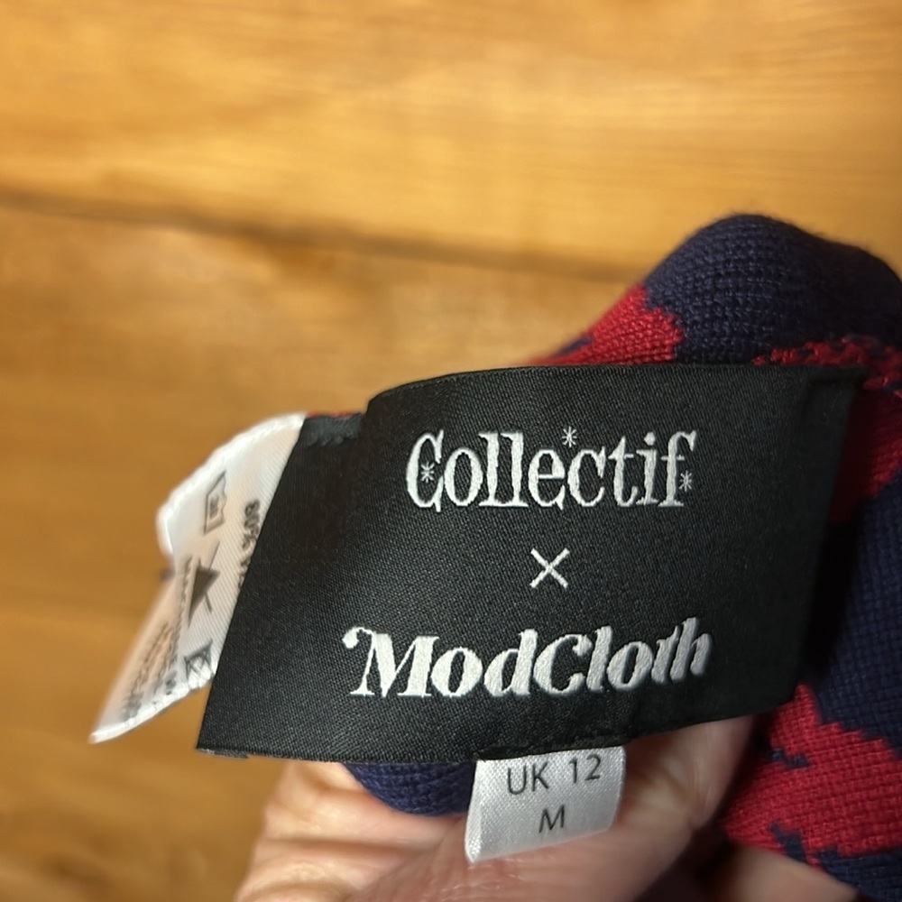 modcloth x Colectif Women’s sweater Med Deep V‎ Neck scoop back Red Blue Floral - Picture 4 of 9